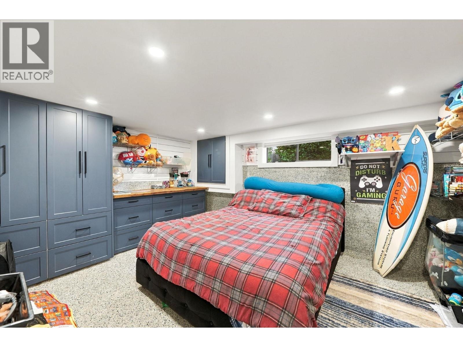 1720 Deep Cove Road Property Photo 29