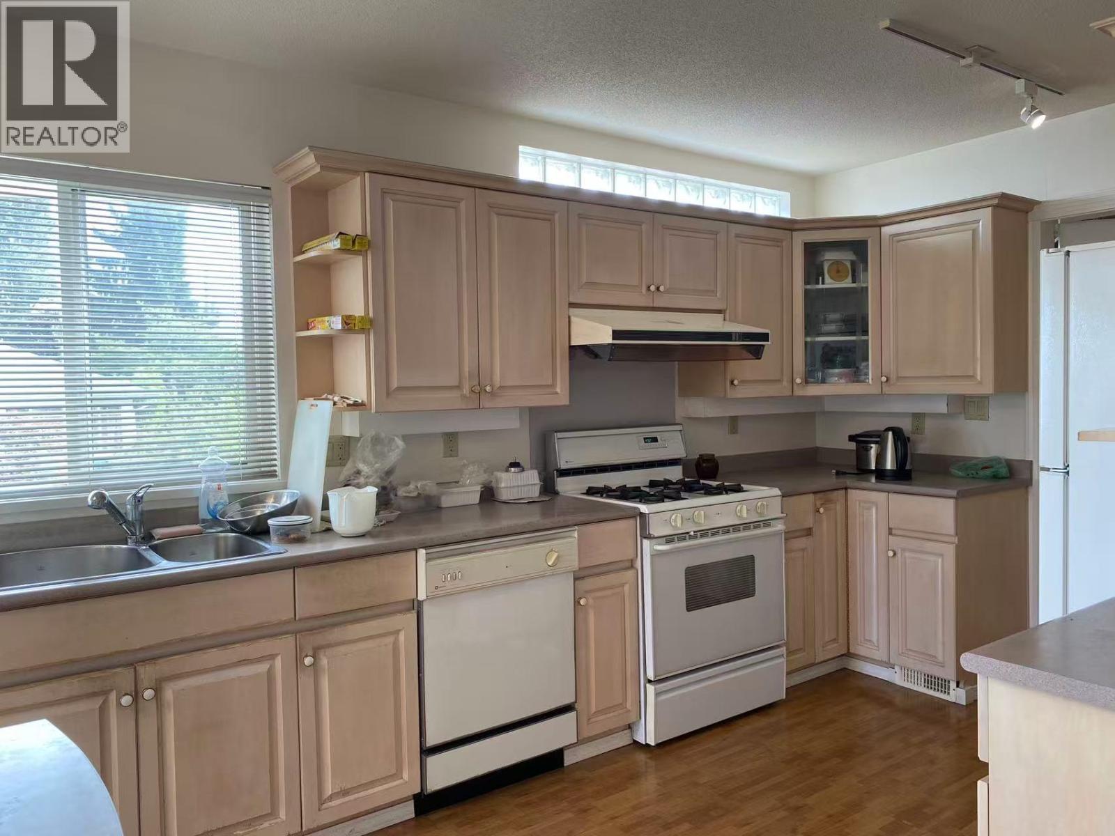 6990 Willingdon Avenue Property Photo 10