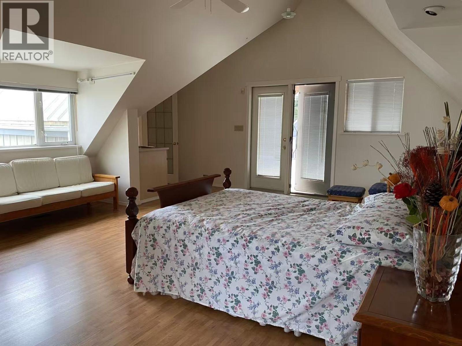 6990 Willingdon Avenue Property Photo 13