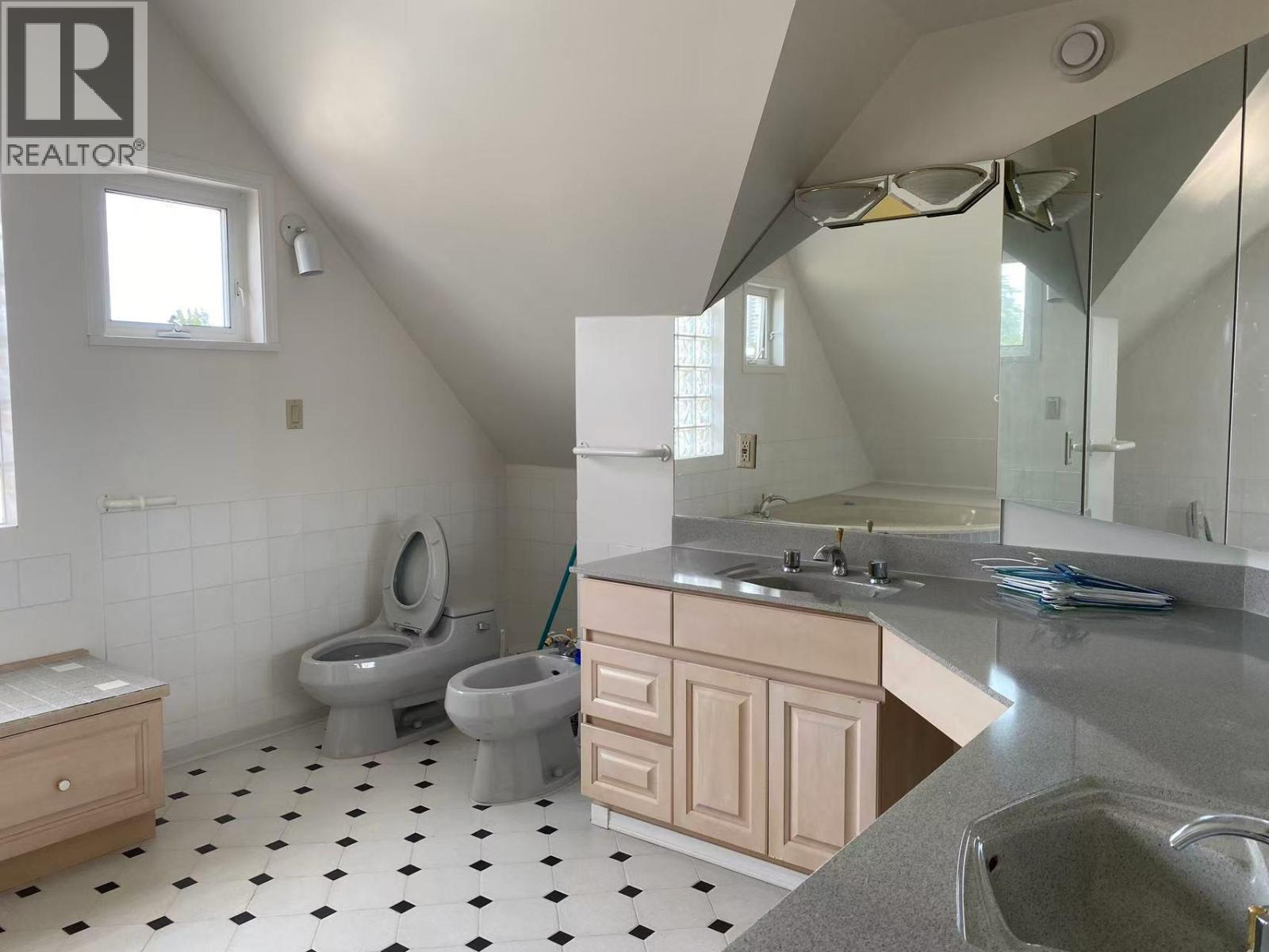 6990 Willingdon Avenue Property Photo 17