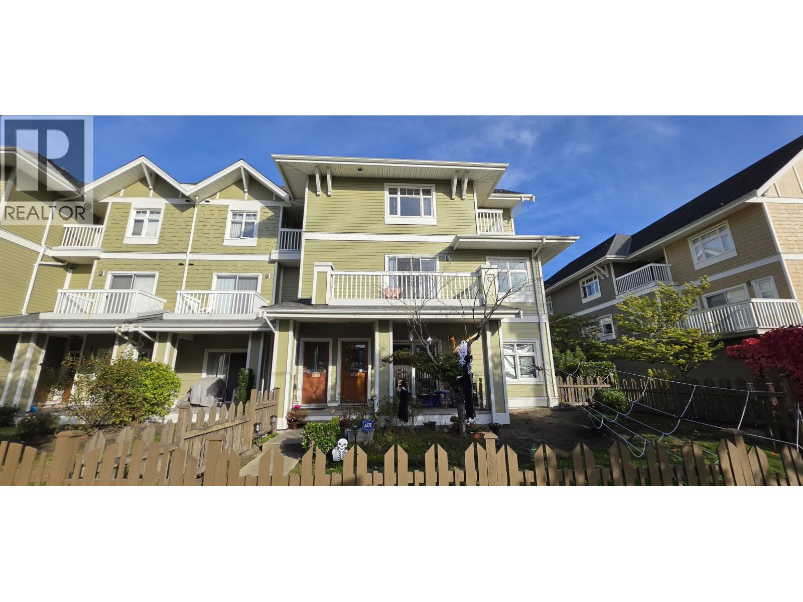 157 7388 Macpherson Avenue Property Photo 1