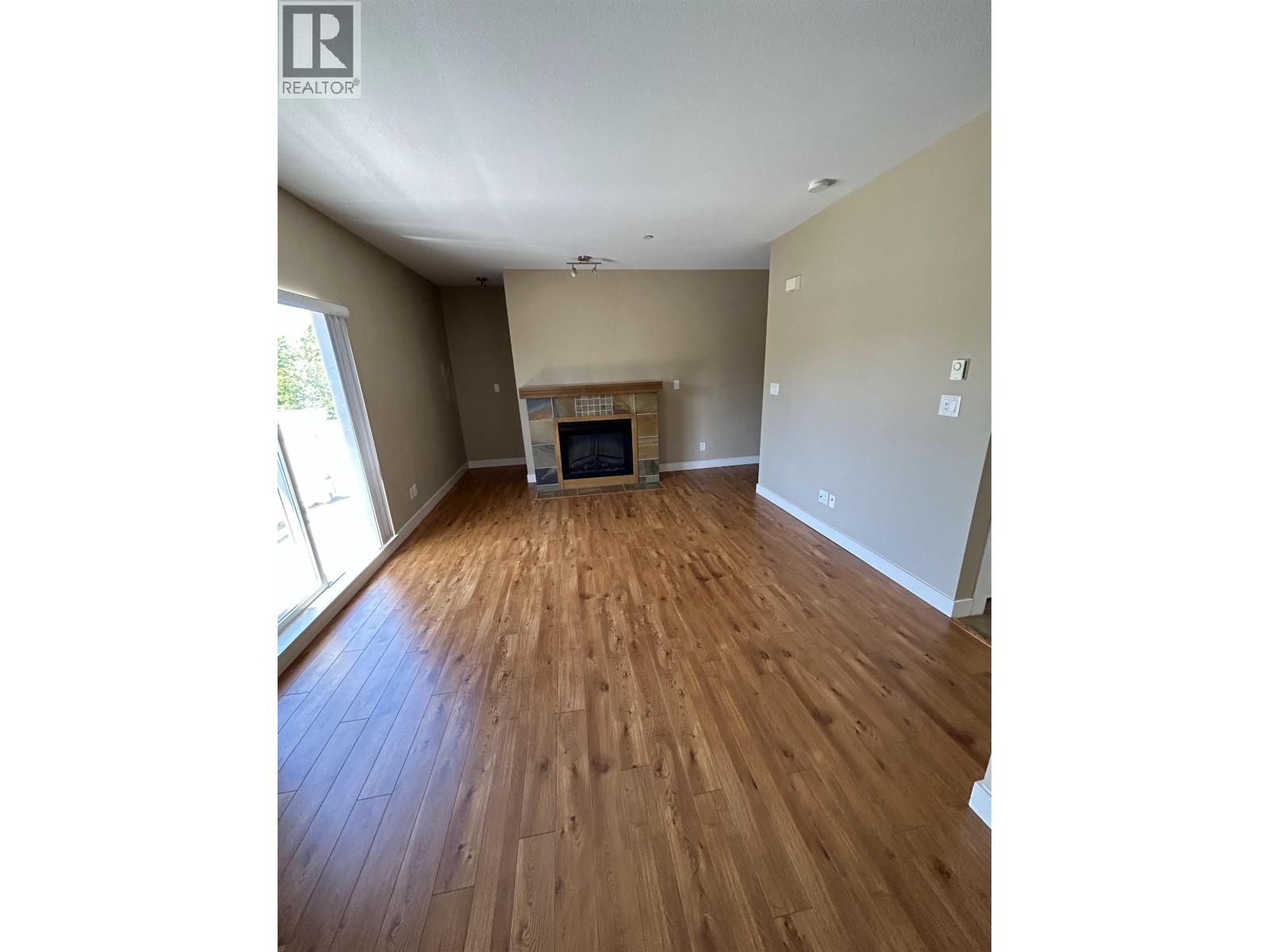 157 7388 Macpherson Avenue Property Photo 3