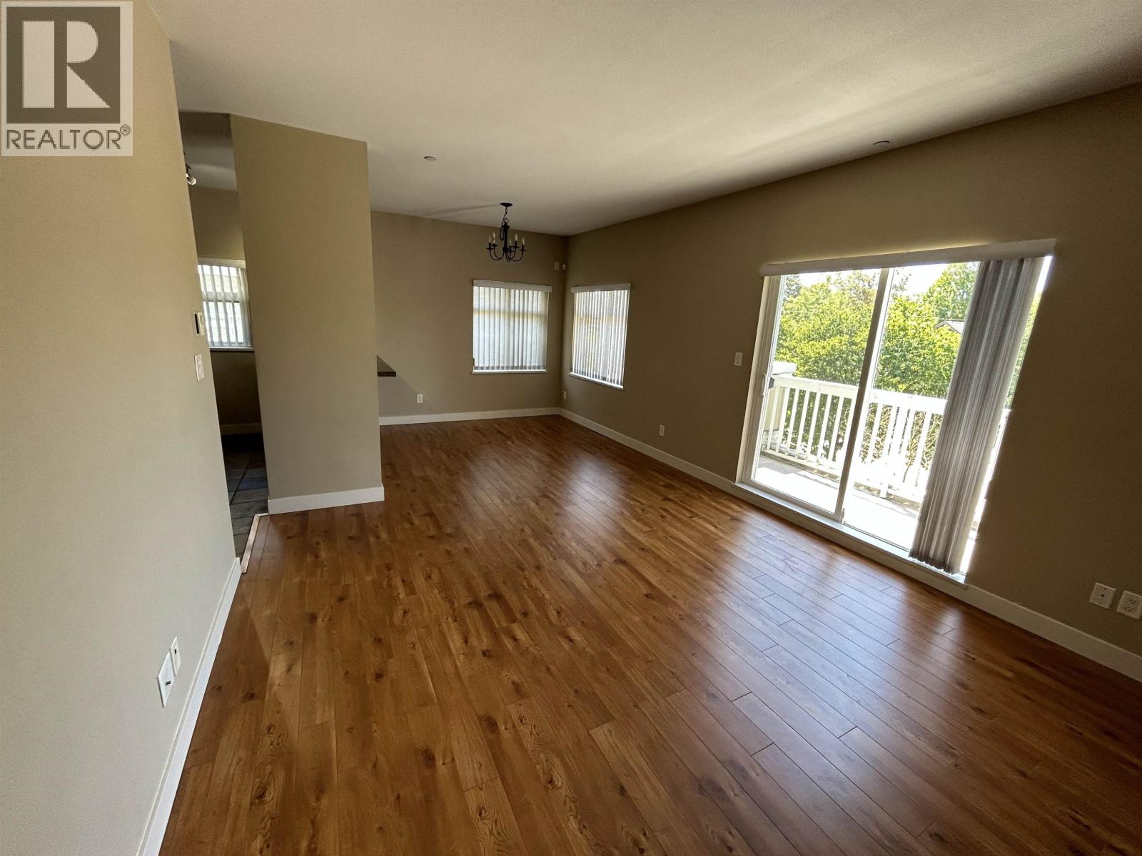 157 7388 Macpherson Avenue Property Photo 4
