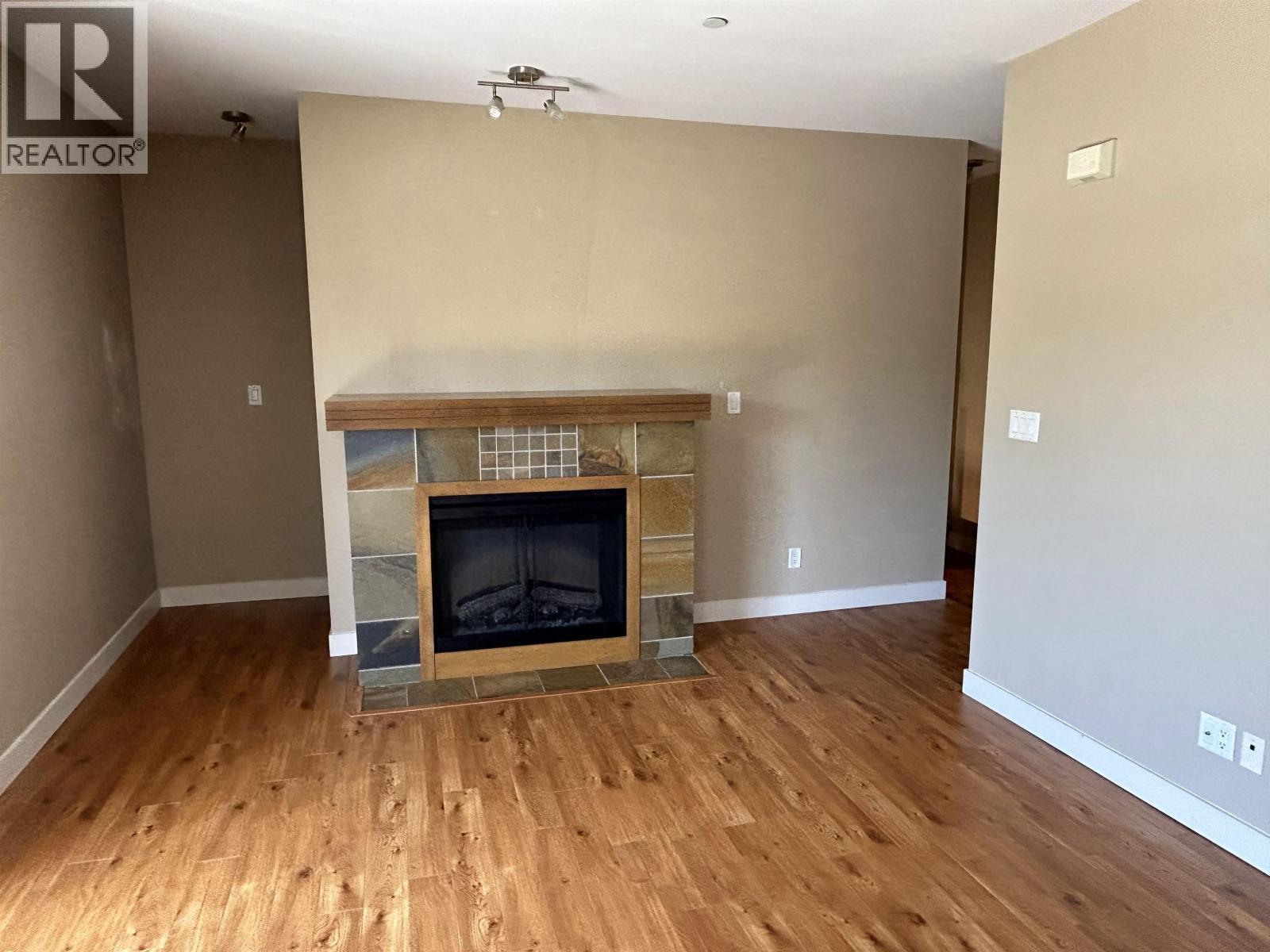 157 7388 Macpherson Avenue Property Photo 5