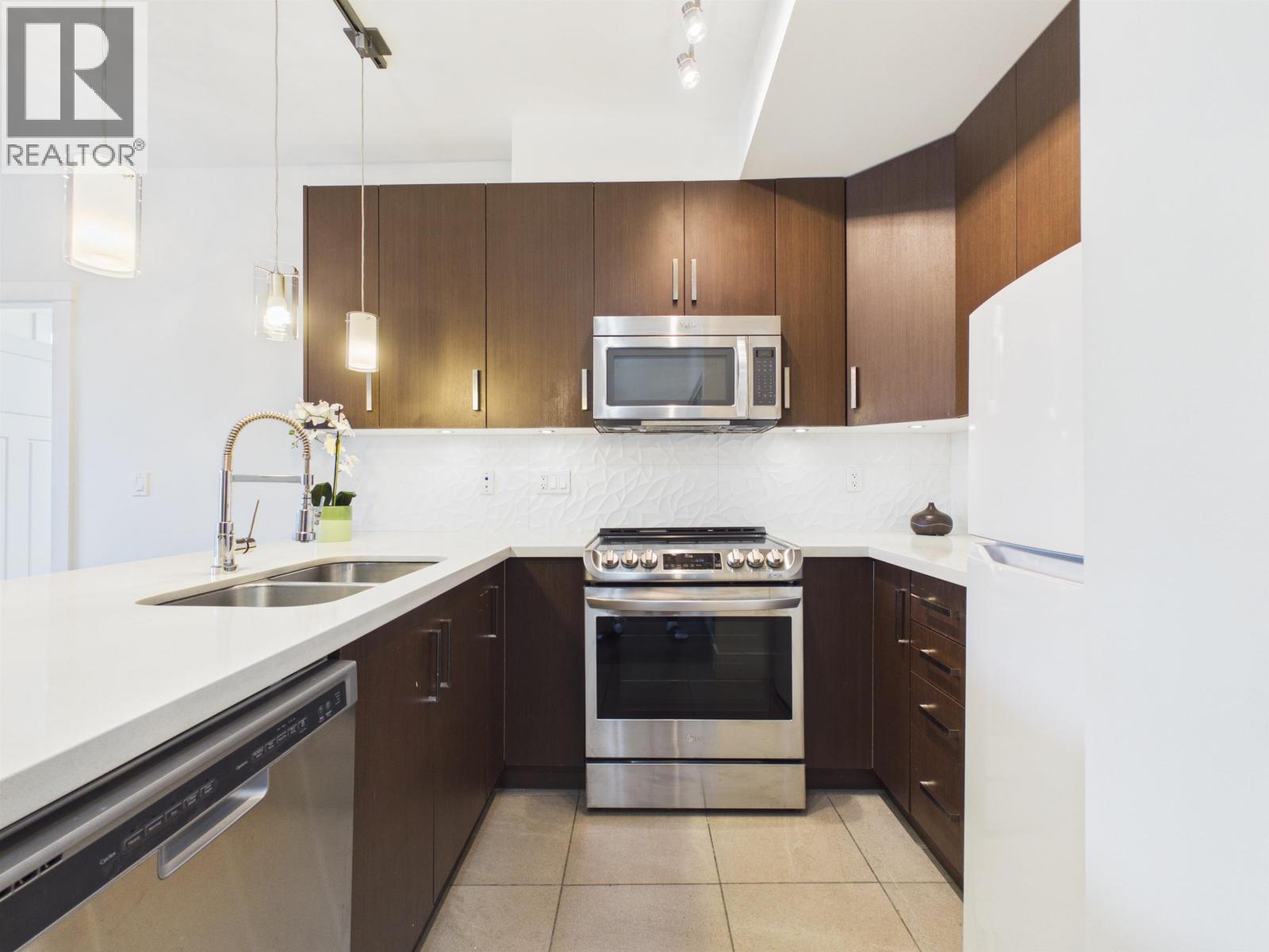 206 5288 Beresford Street Property Photo 6