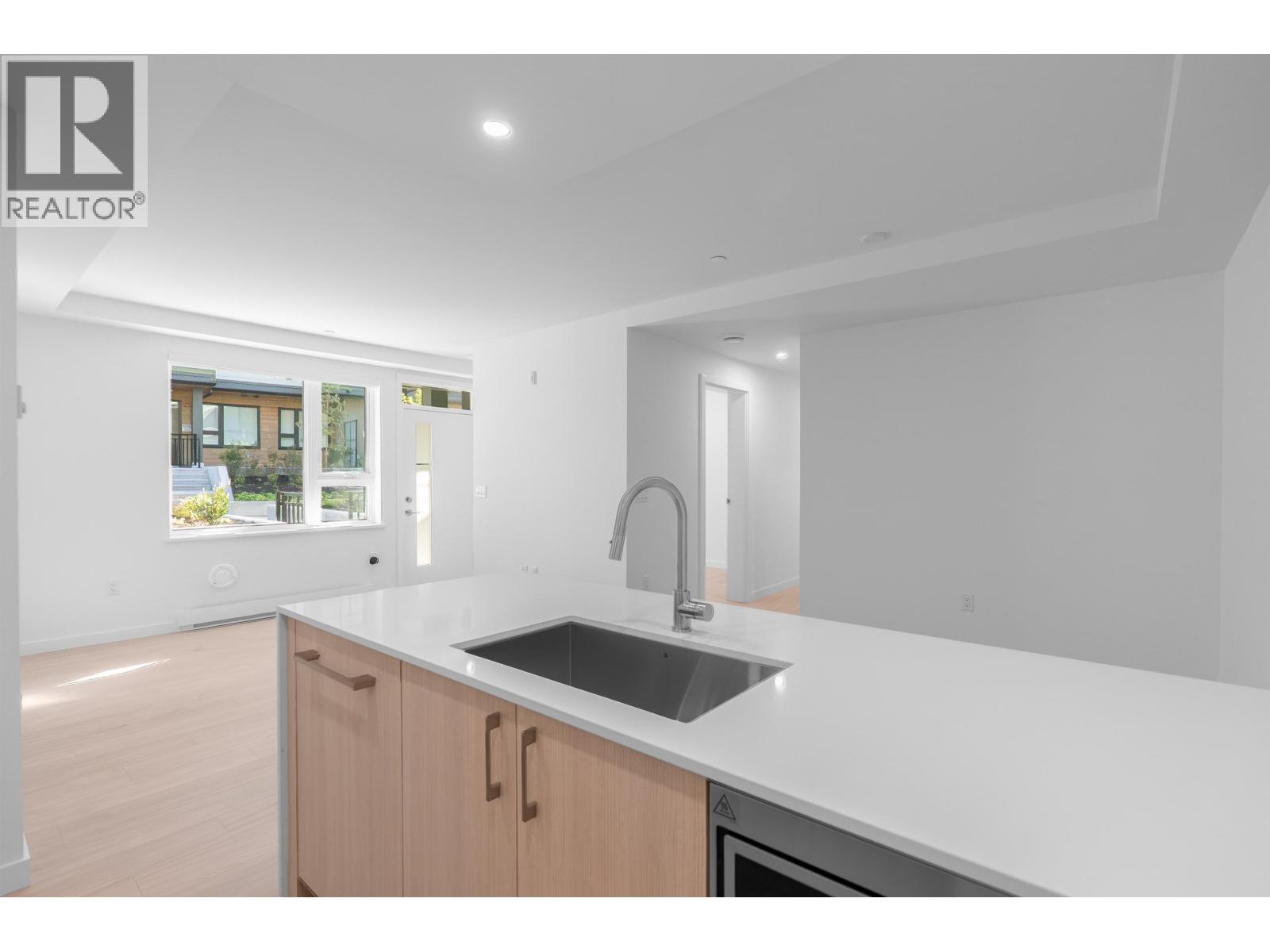 120 954 Lytton Street Property Photo 5
