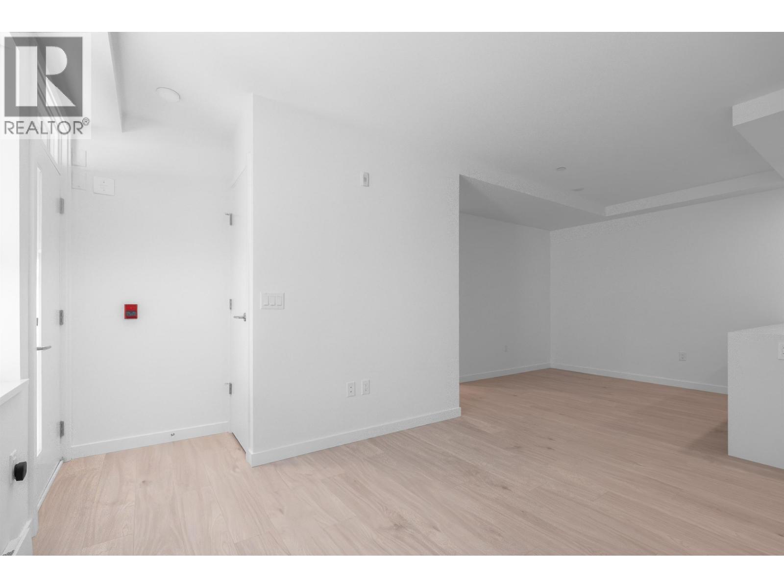 120 954 Lytton Street Property Photo 9