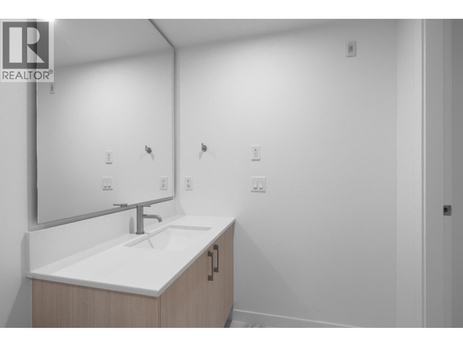 120 954 Lytton Street Property Photo 16