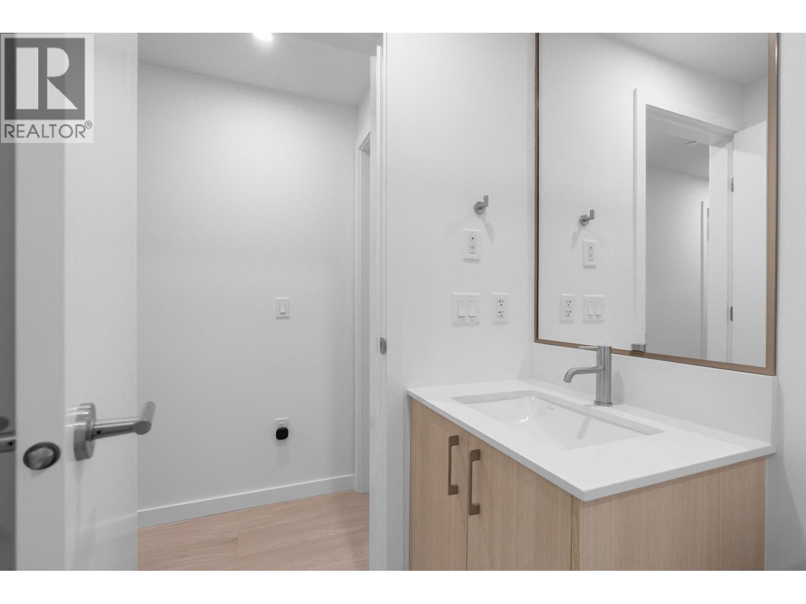 120 954 Lytton Street Property Photo 23