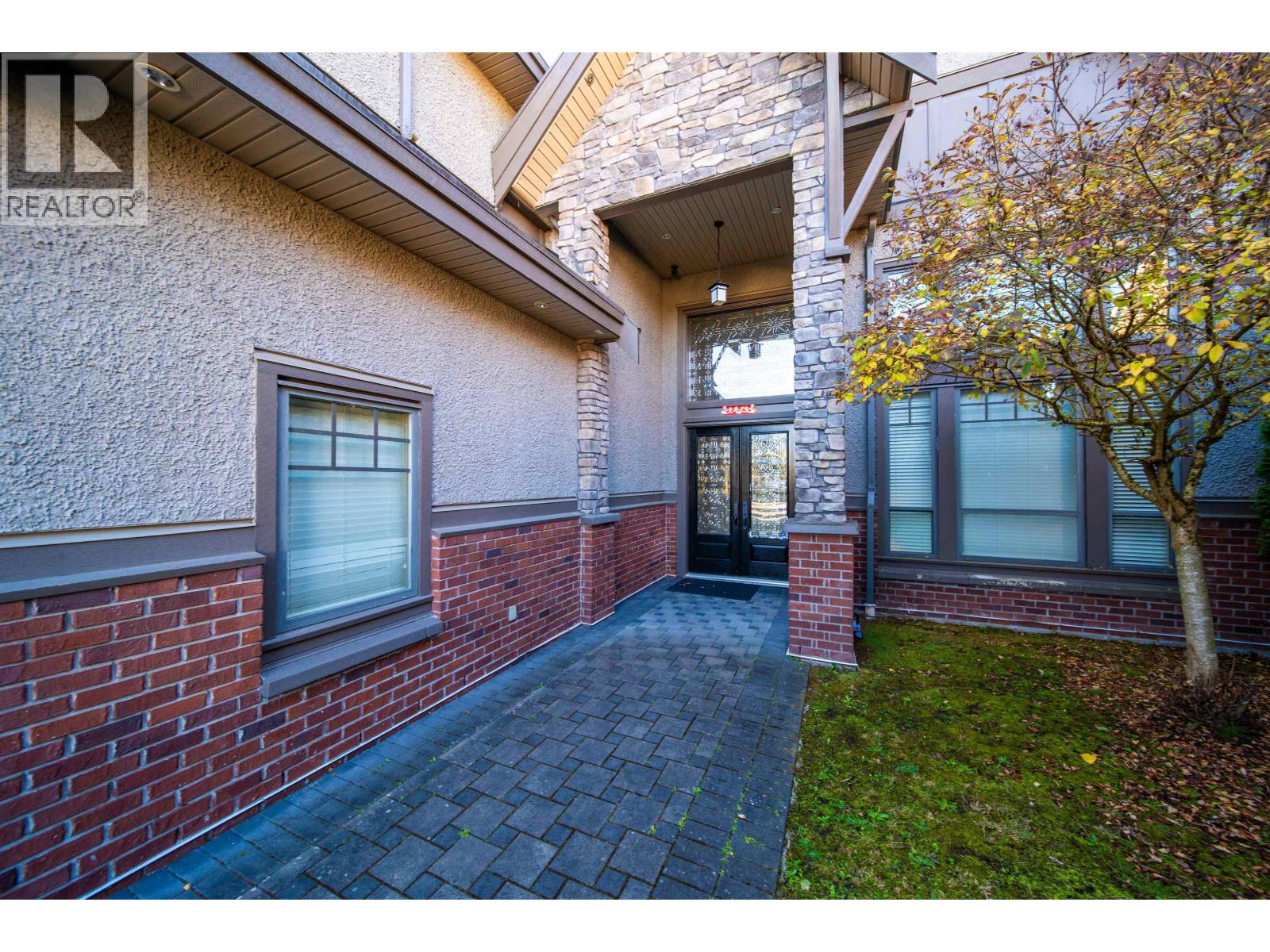 6211 Bellflower Drive Property Photo 3