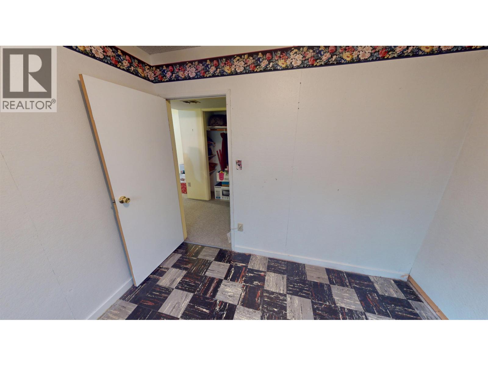 1136 Yorston Avenue Property Photo 15