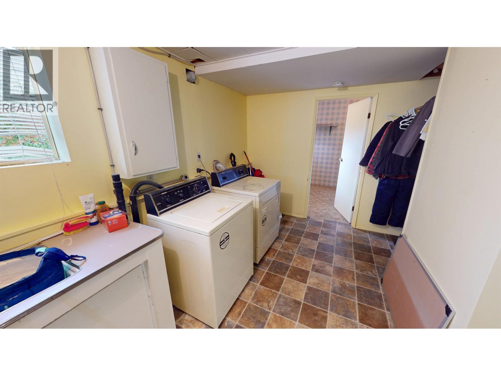 1136 Yorston Avenue Property Photo 20