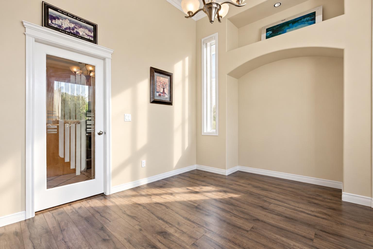 14577 80b Avenue Property Photo 4