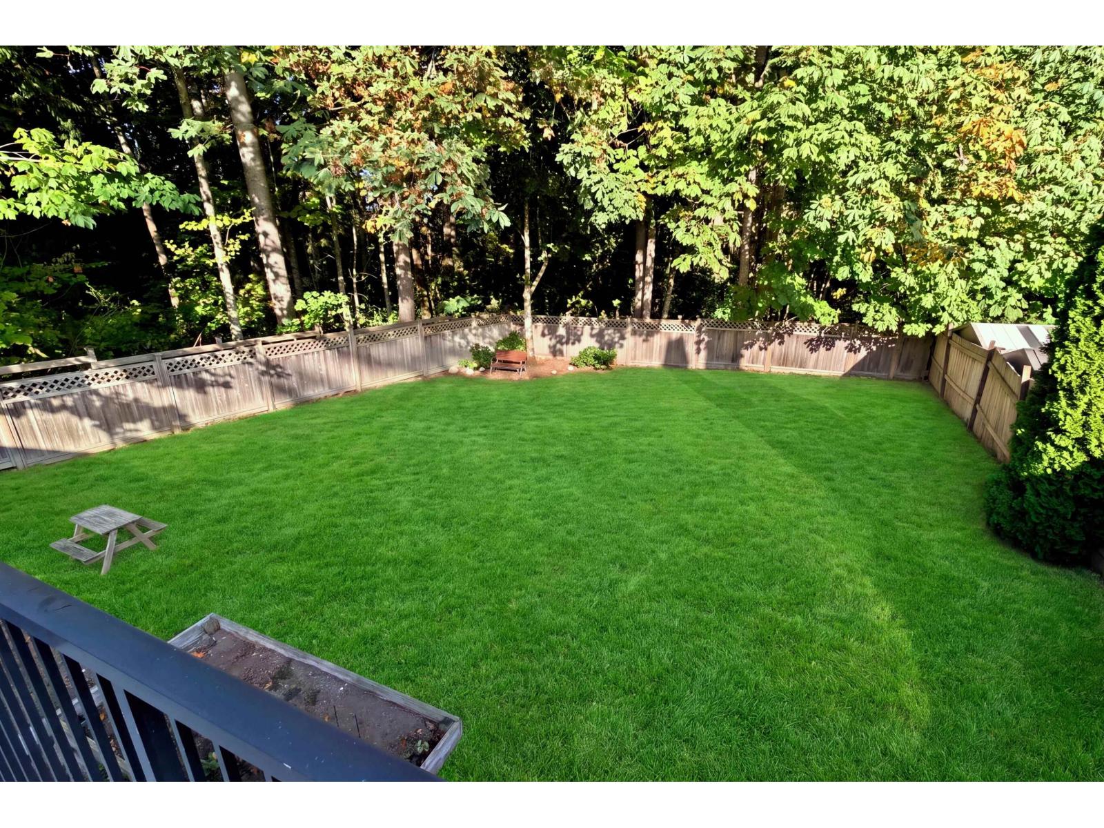 7596 143 Street Property Photo 5