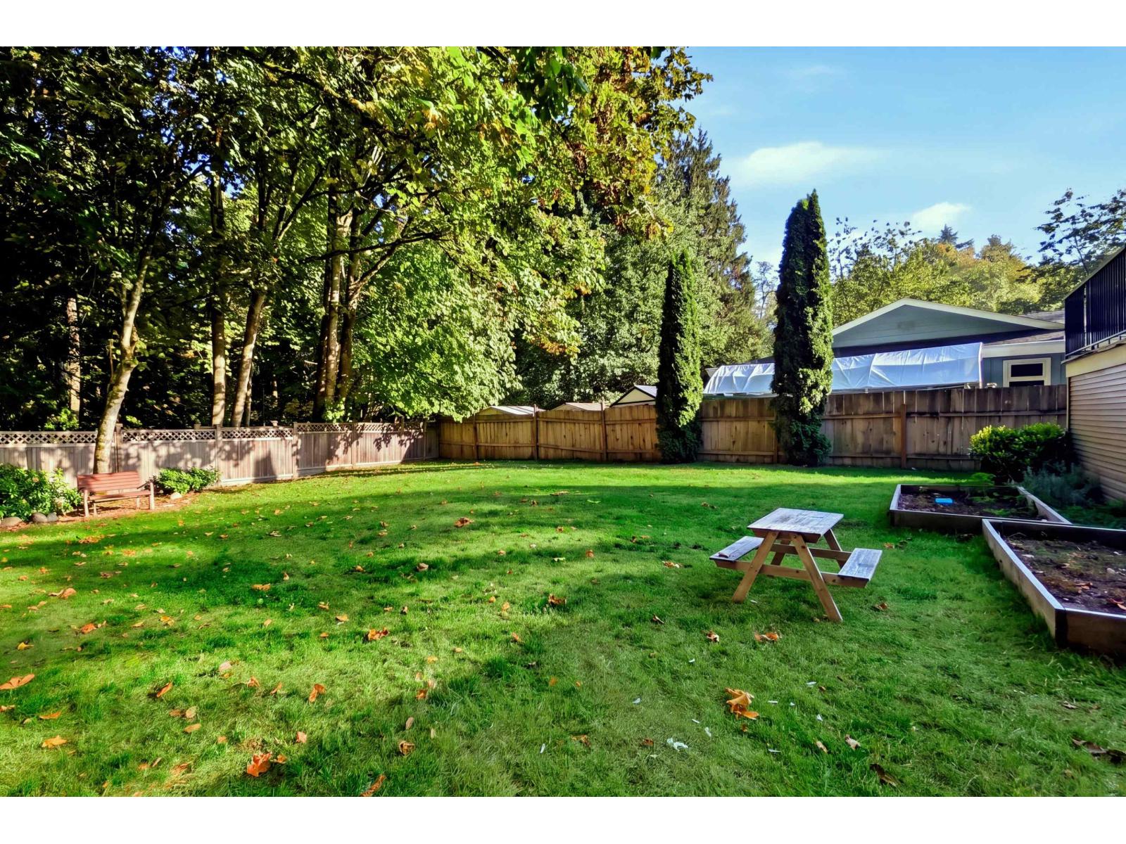 7596 143 Street Property Photo 6