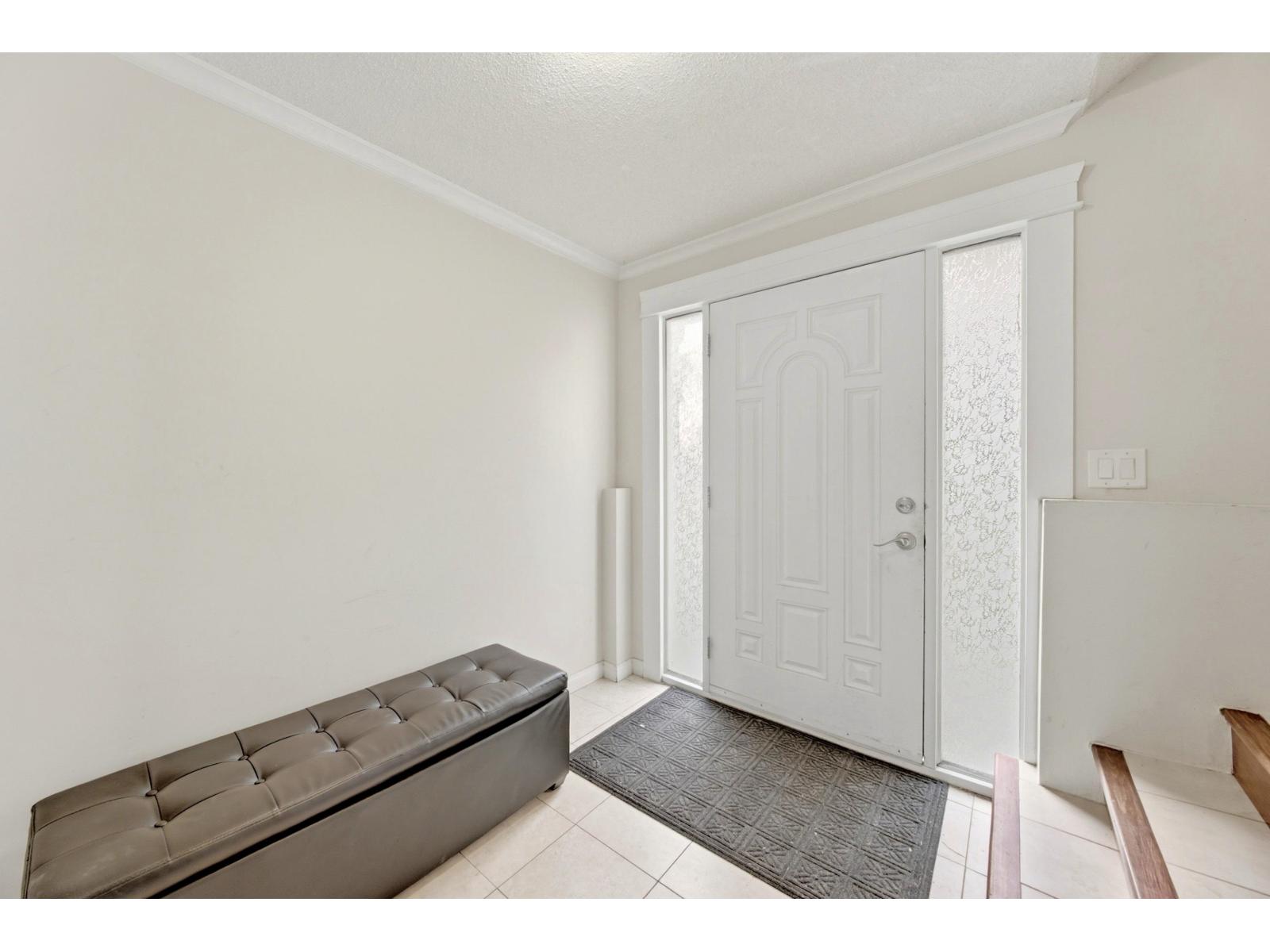 7596 143 Street Property Photo 7