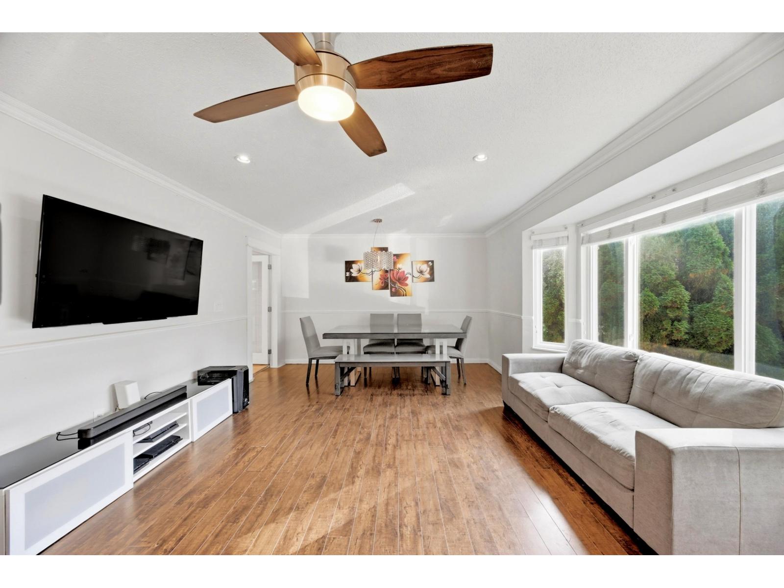 7596 143 Street Property Photo 9