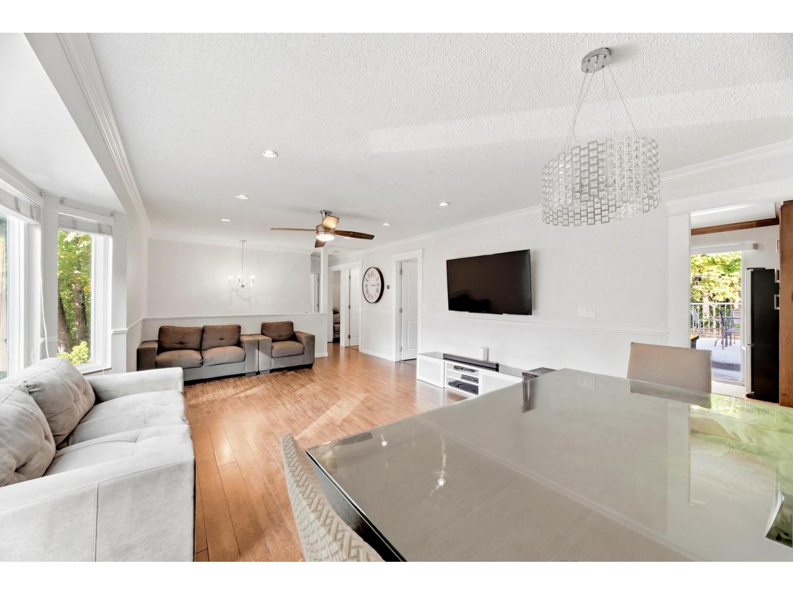 7596 143 Street Property Photo 10