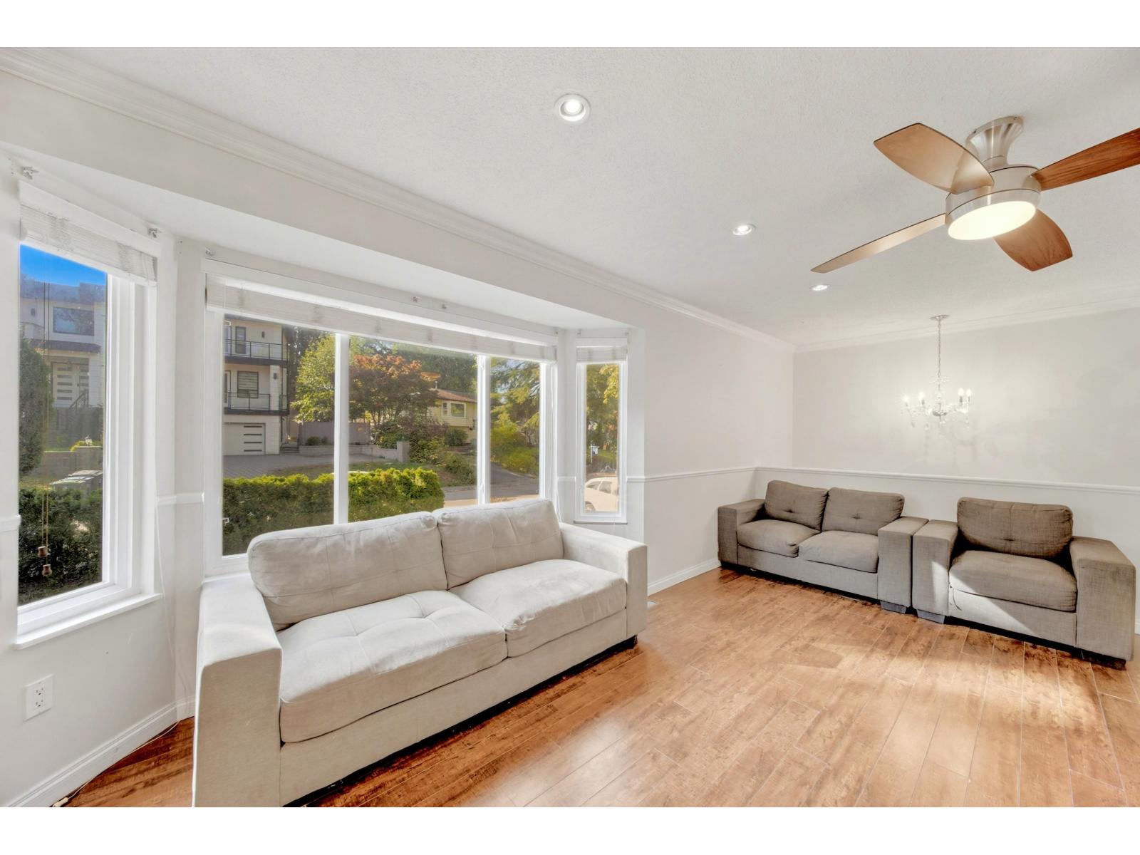 7596 143 Street Property Photo 11