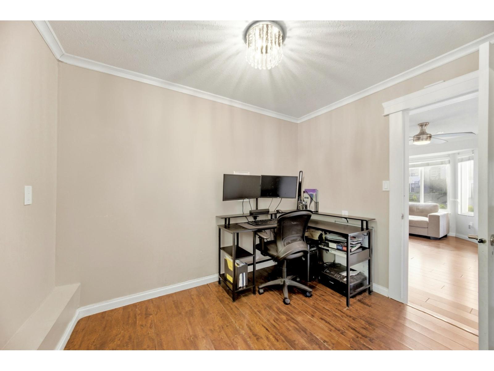 7596 143 Street Property Photo 15
