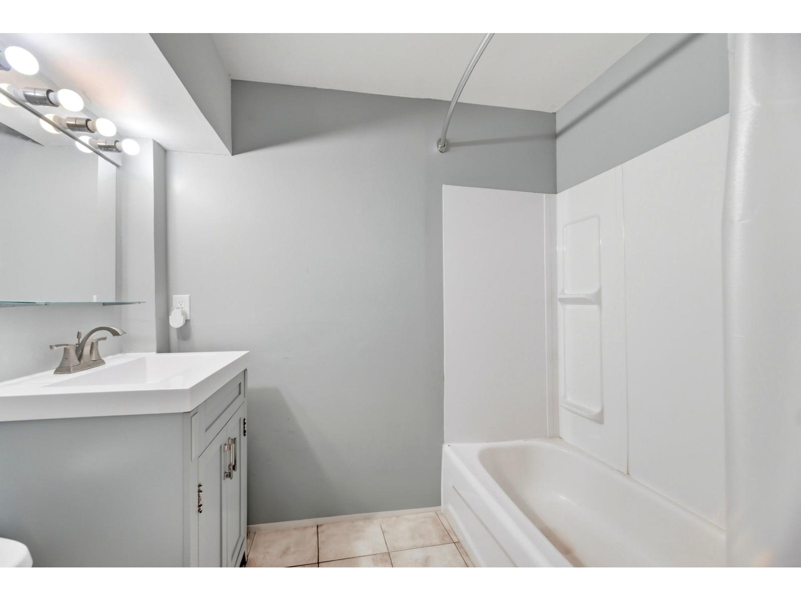 7596 143 Street Property Photo 20