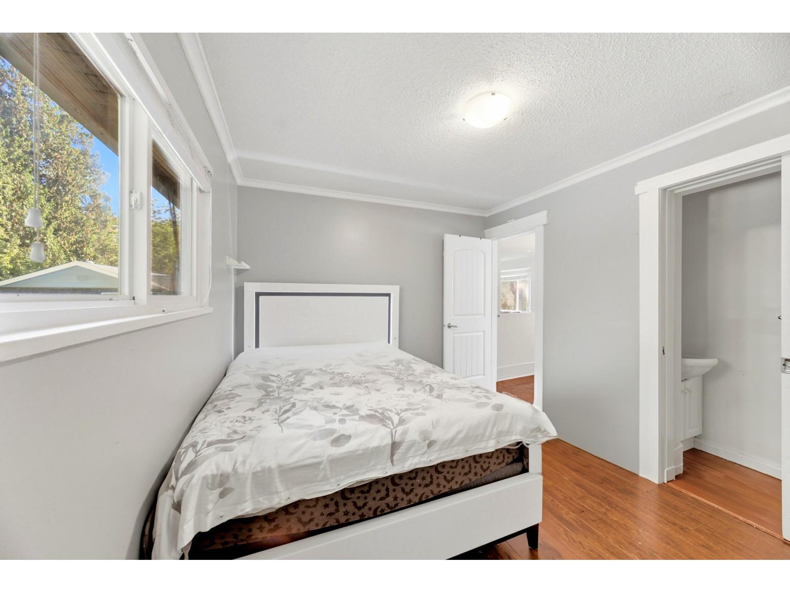 7596 143 Street Property Photo 21