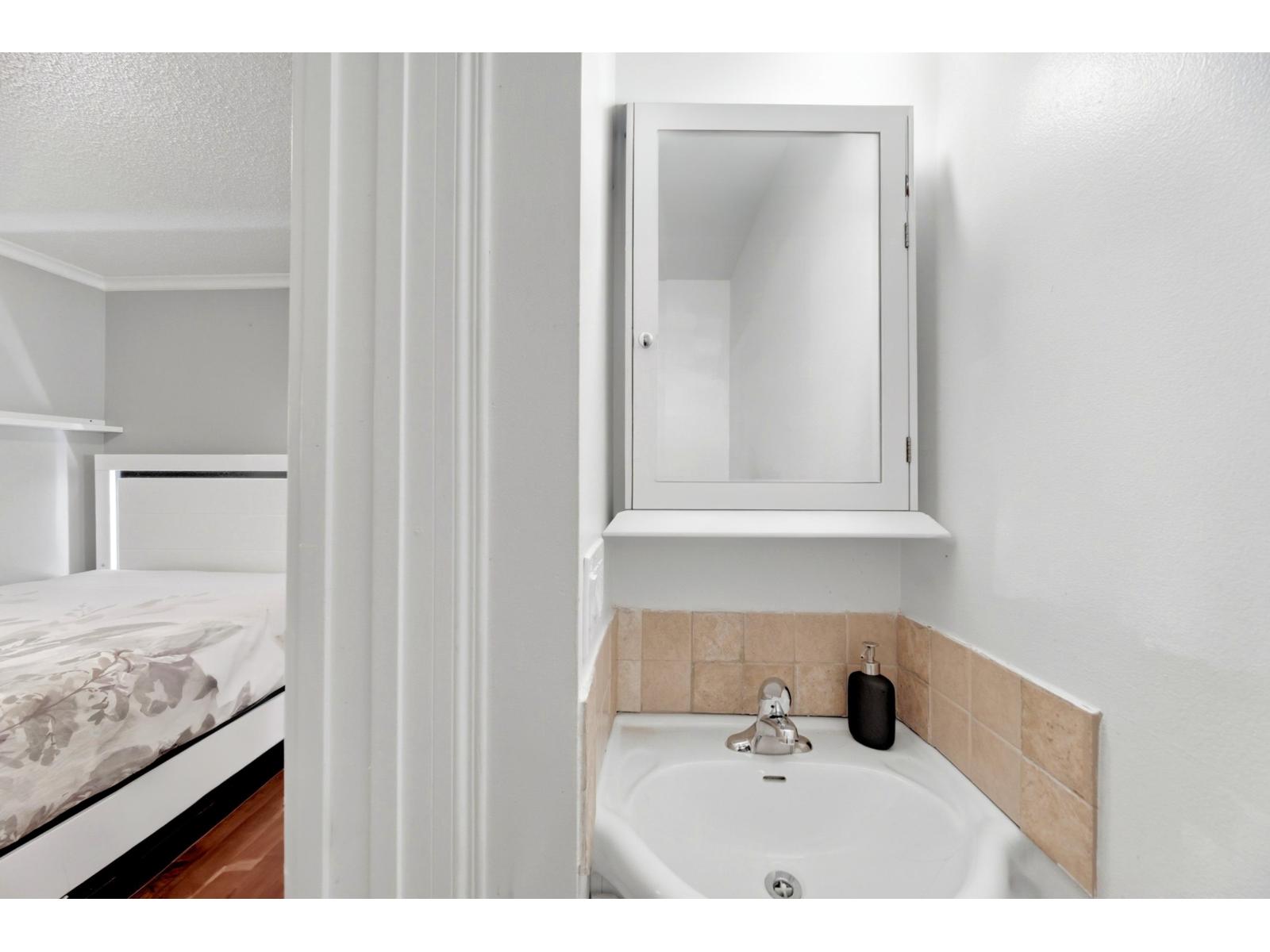 7596 143 Street Property Photo 23