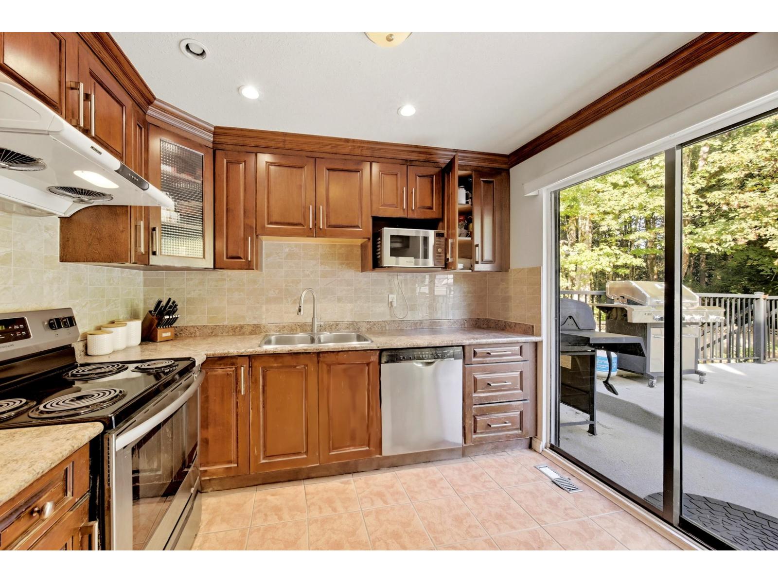 7596 143 Street Property Photo 29