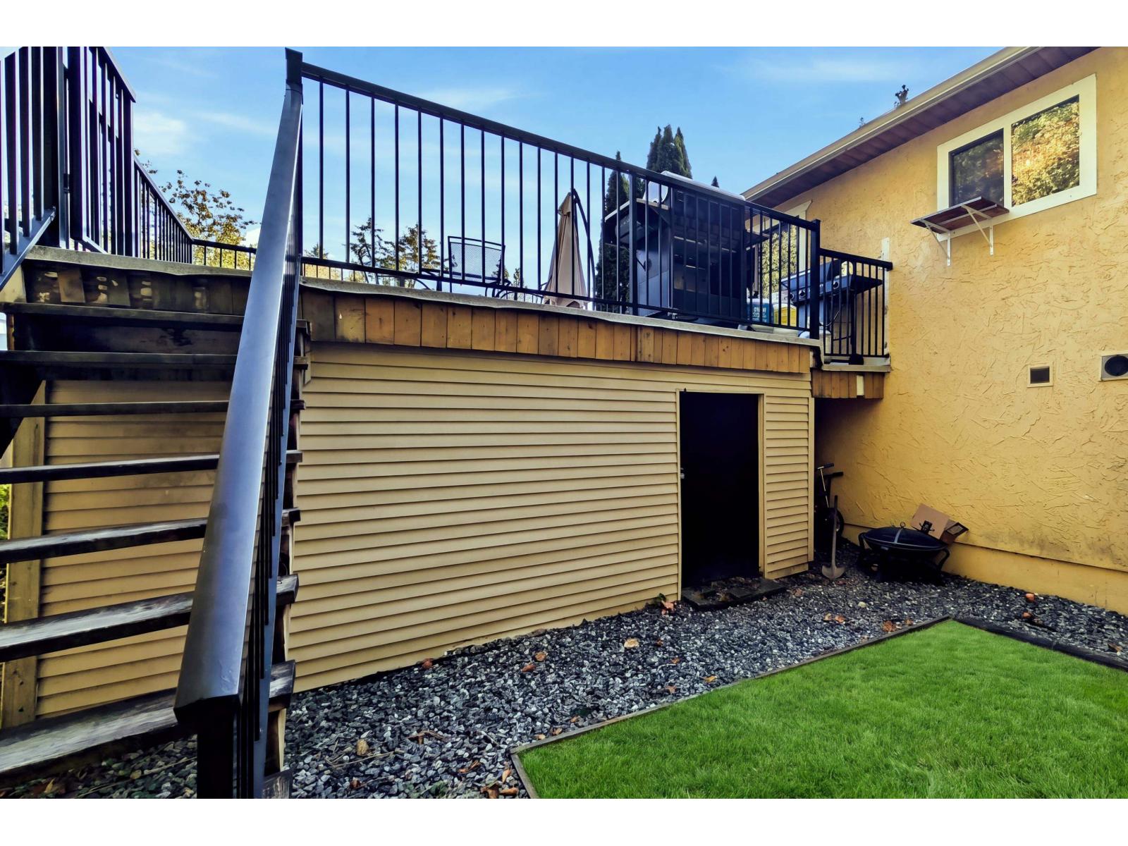 7596 143 Street Property Photo 37