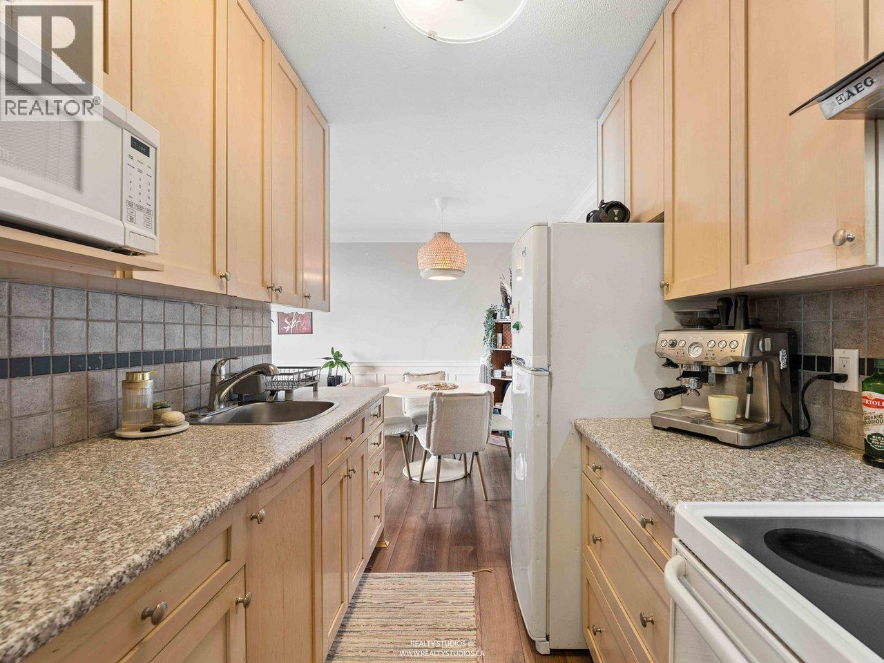 207 1330 Harwood Street Property Photo 7