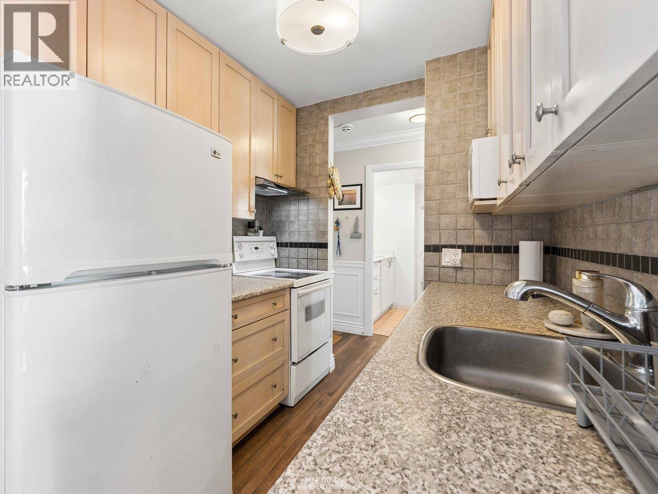 207 1330 Harwood Street Property Photo 8