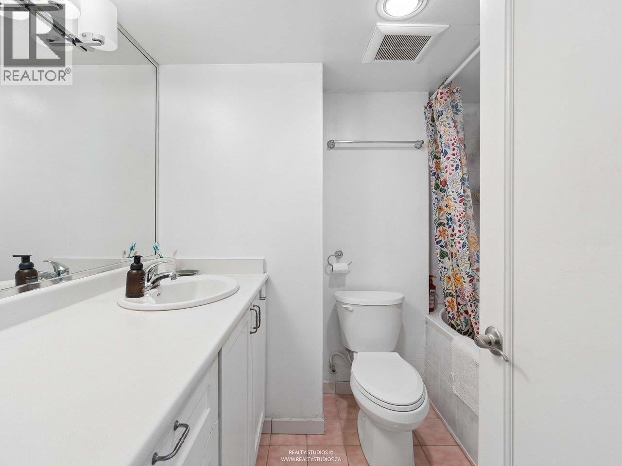 207 1330 Harwood Street Property Photo 12