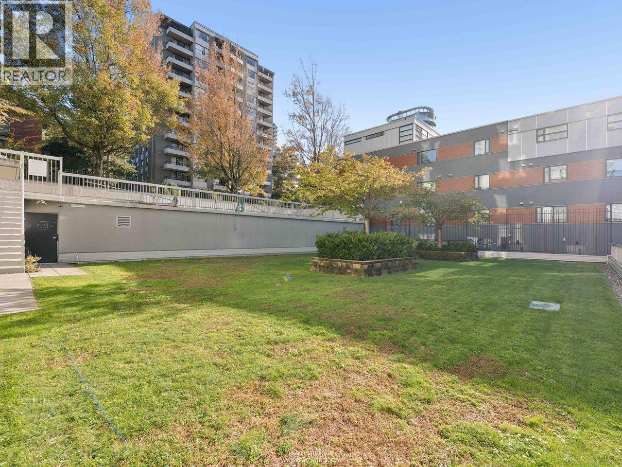 207 1330 Harwood Street Property Photo 18