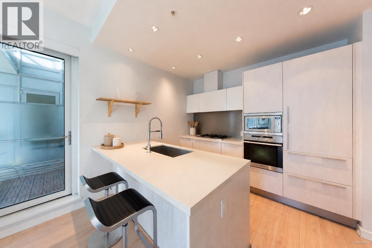 505 1633 Ontario Street Property Photo 9