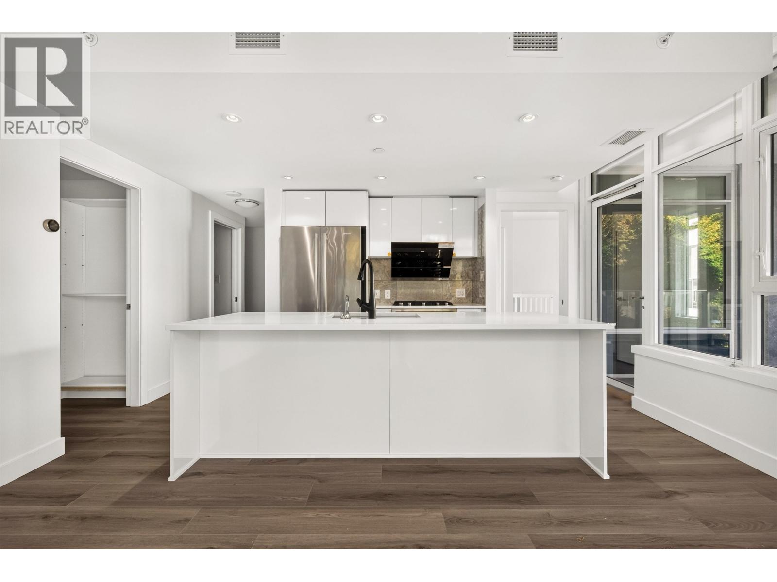 310 8538 River District Crossing Property Photo 8