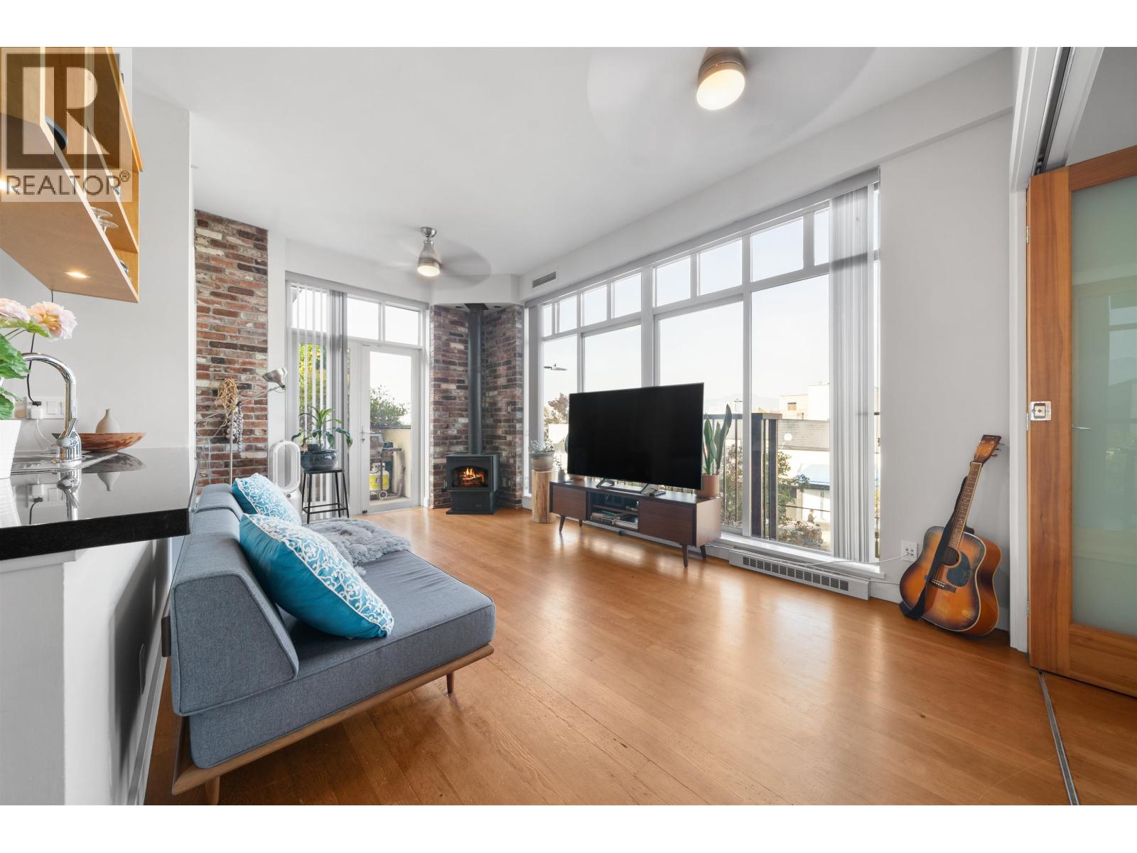 109 2515 Ontario Street Property Photo 5