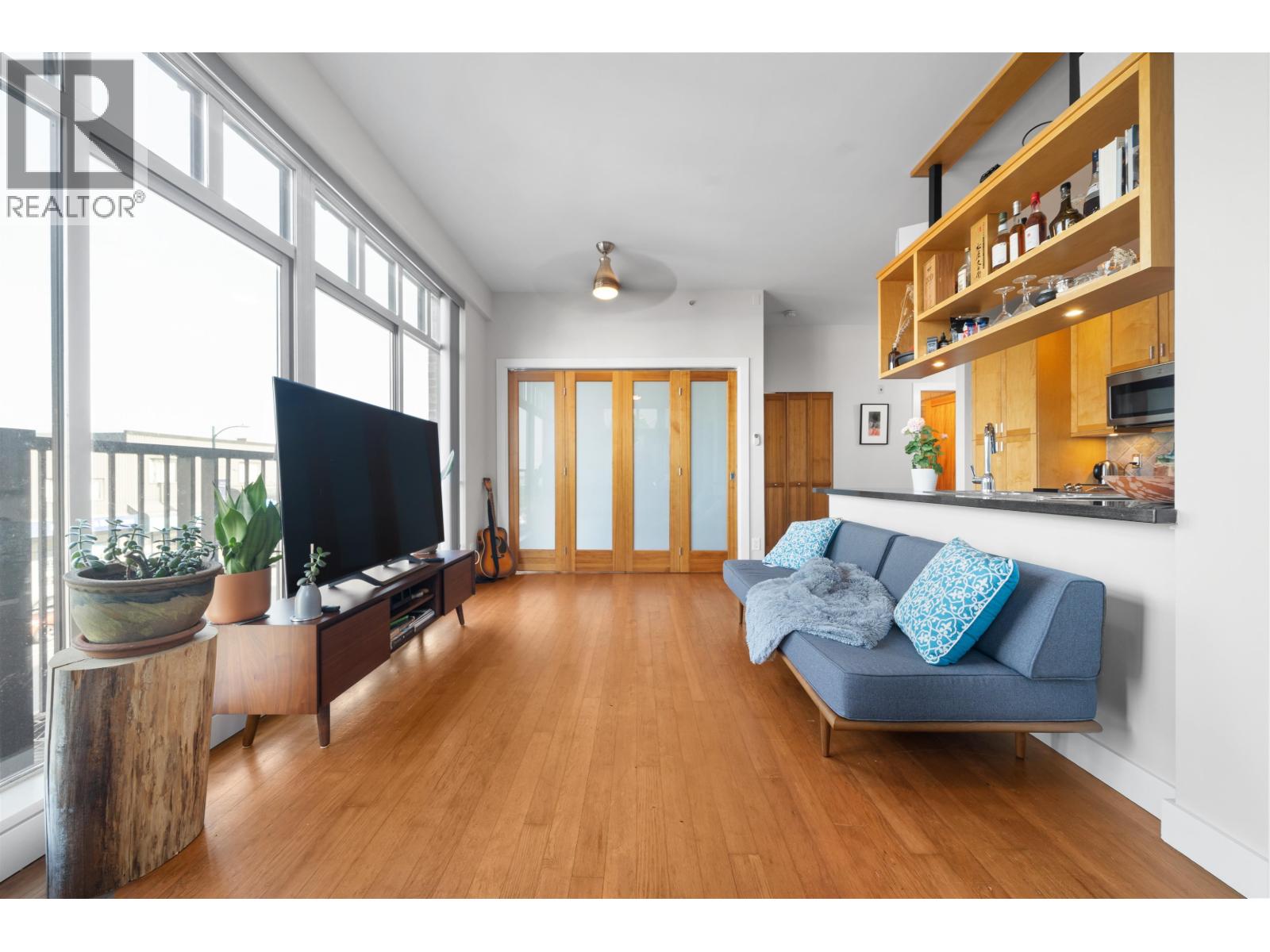 109 2515 Ontario Street Property Photo 6