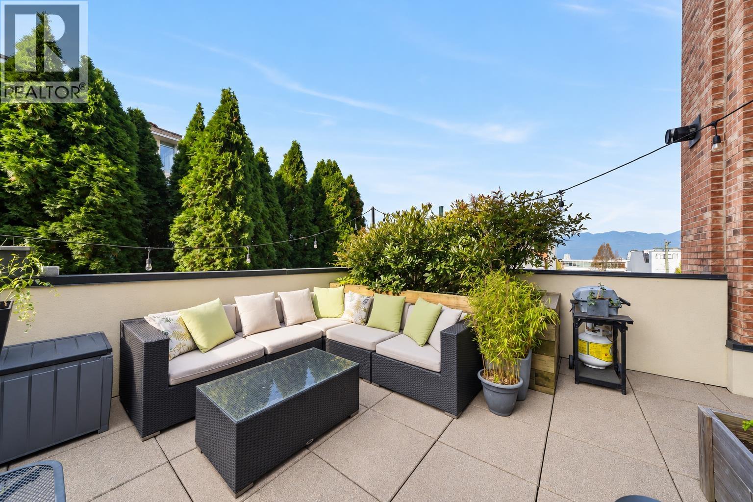 109 2515 Ontario Street Property Photo 9