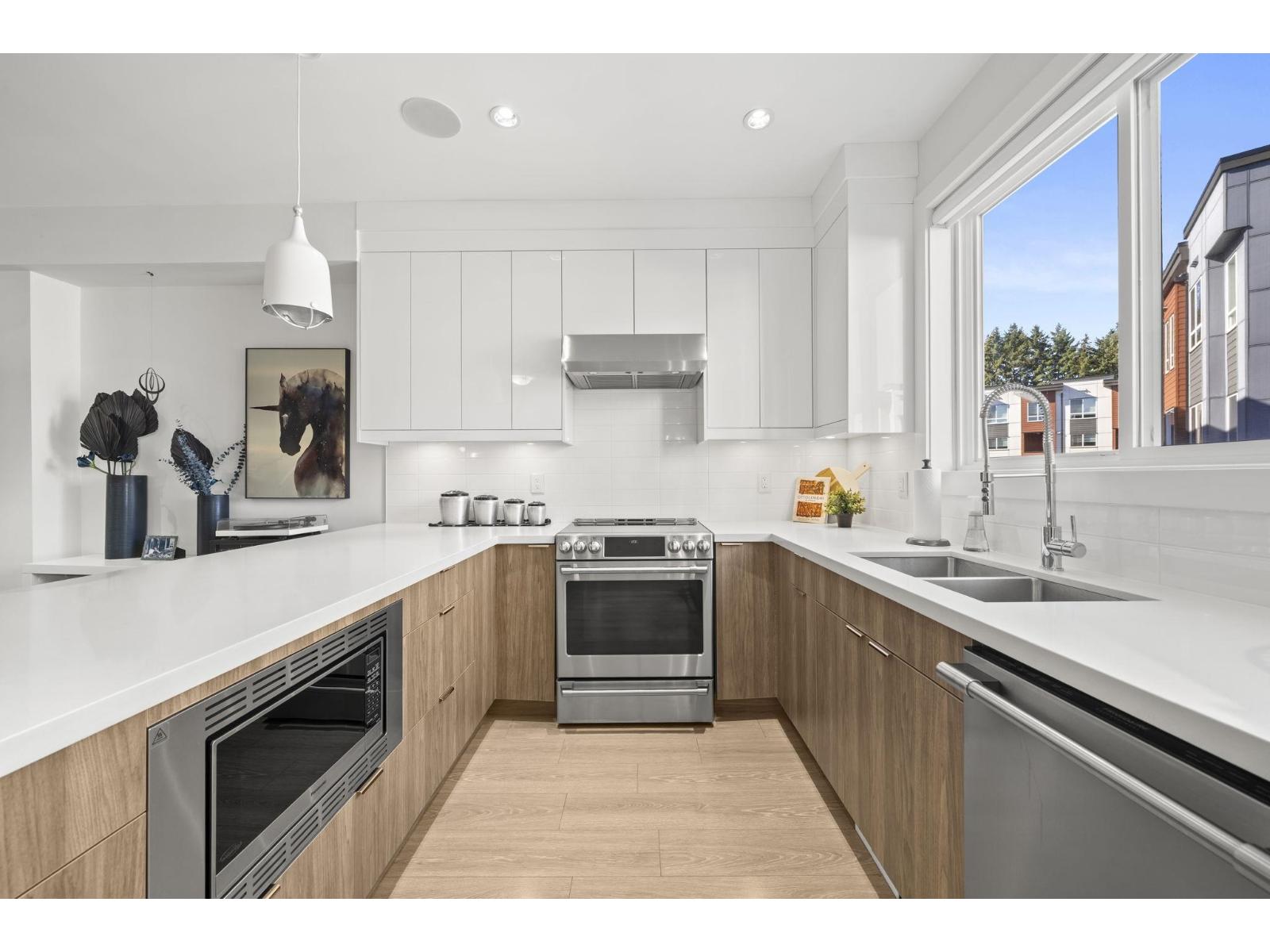 11 1670 160 Street Property Photo 1
