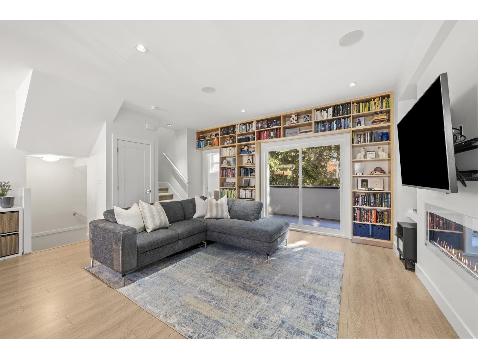 11 1670 160 Street Property Photo 3