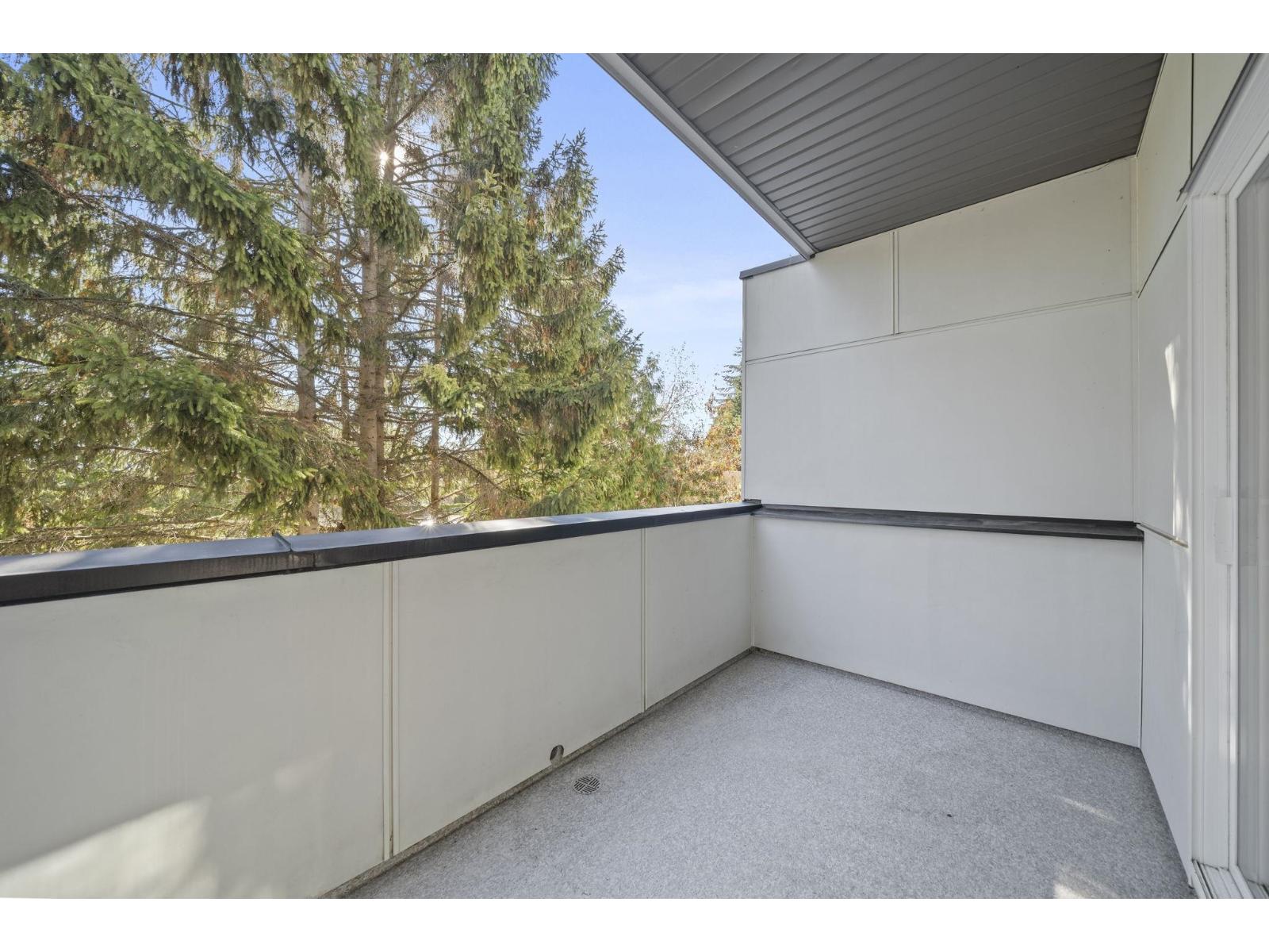 11 1670 160 Street Property Photo 4