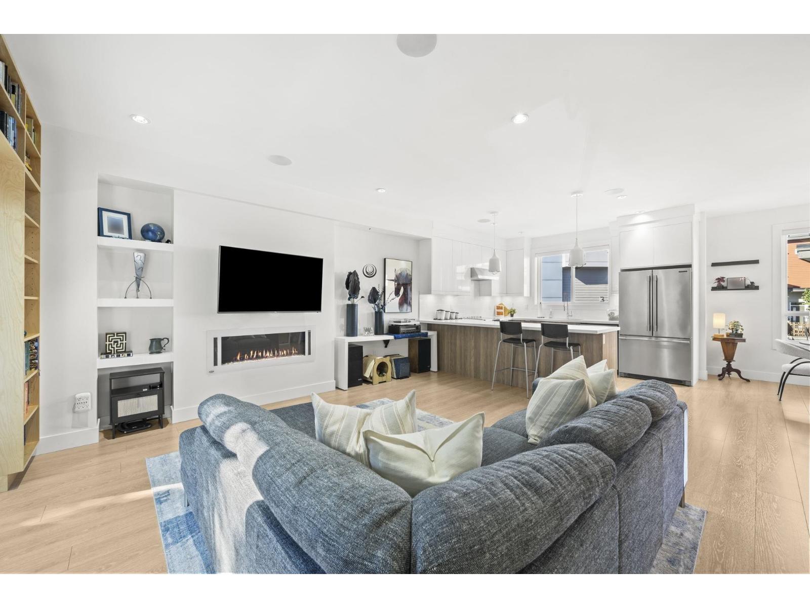 11 1670 160 Street Property Photo 5