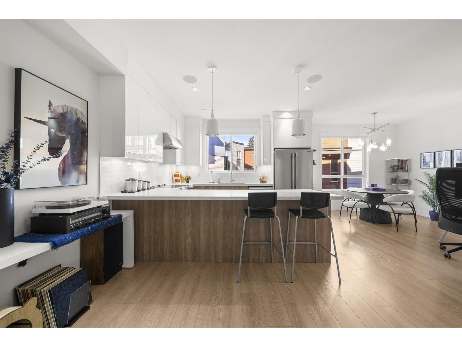 11 1670 160 Street Property Photo 6