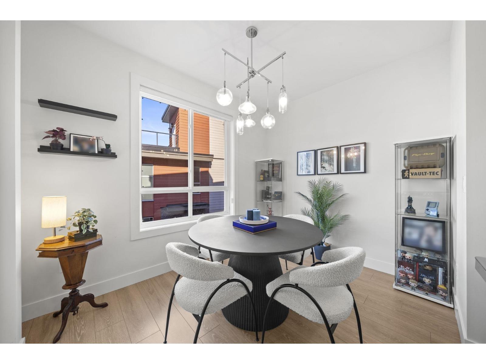 11 1670 160 Street Property Photo 7