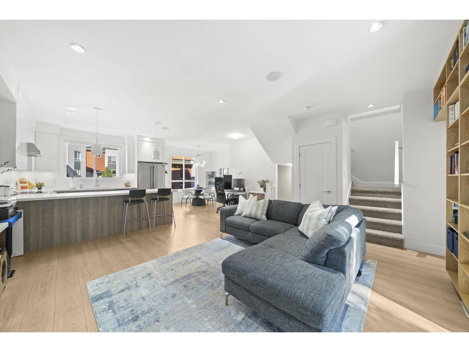 11 1670 160 Street Property Photo 11