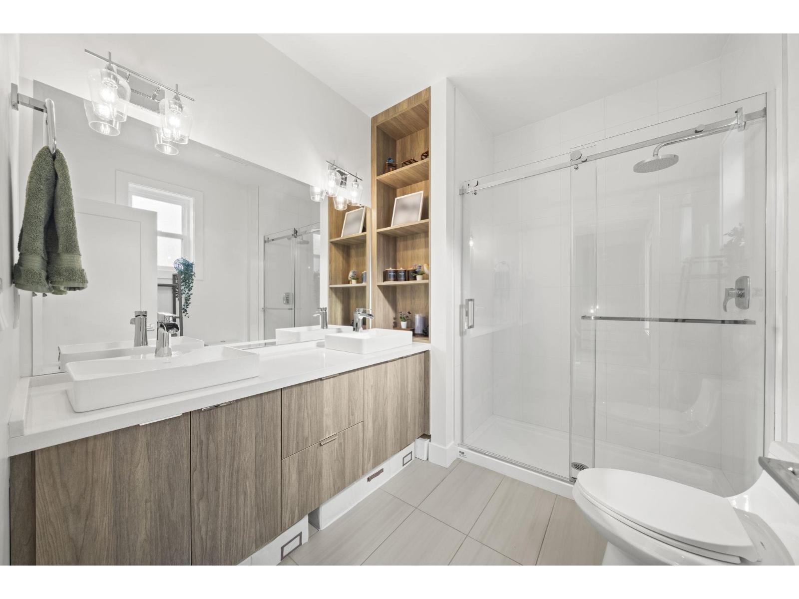 11 1670 160 Street Property Photo 14