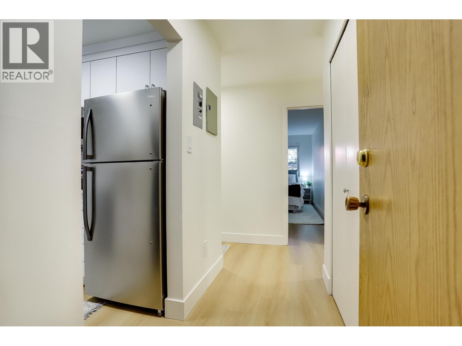 109 550 Royal Avenue Property Photo 3