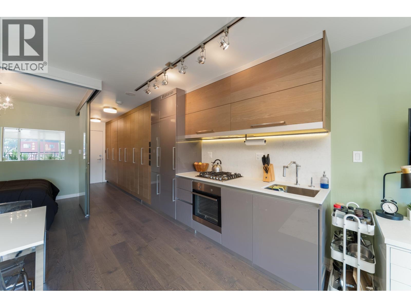 511 189 Keefer Street Property Photo 8