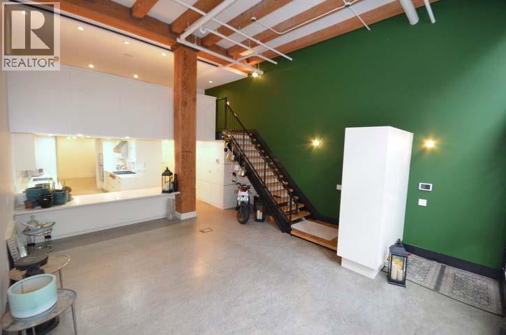 283 Columbia Street Property Photo 3