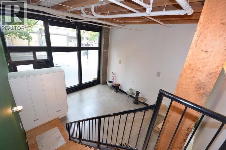 283 Columbia Street Property Photo 4